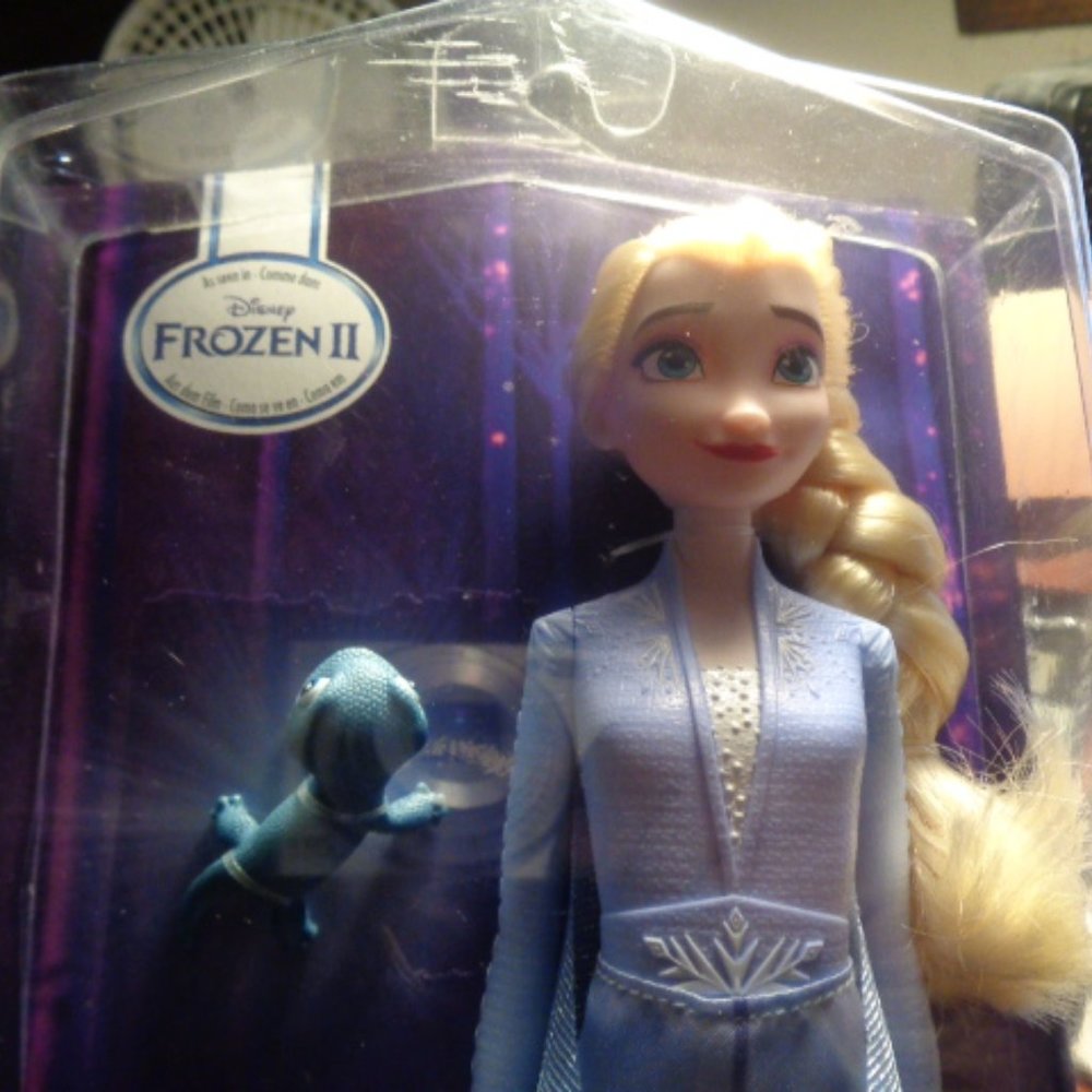 Disney Frozen II Elsa Doll With Olaf & Bruni At Her Side 11" Tall Hasbro, Sealed - Picture 2 of 6